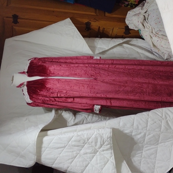 Vintage Gilligan & O Malley velour gown/robe, sz medium - Picture 2 of 12